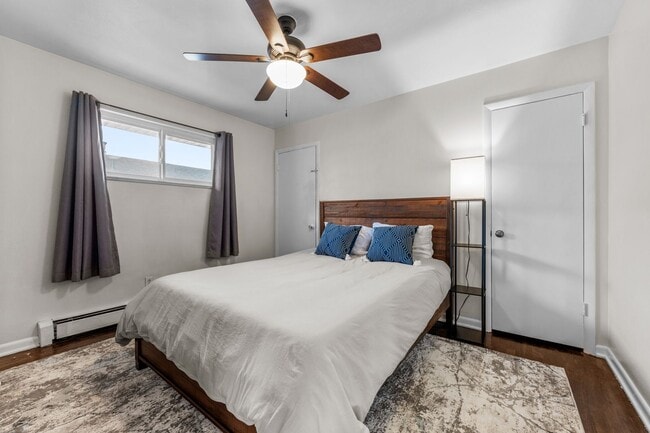 Building Photo - Gorgeous Furnished Two Bedroom in Sloans L...