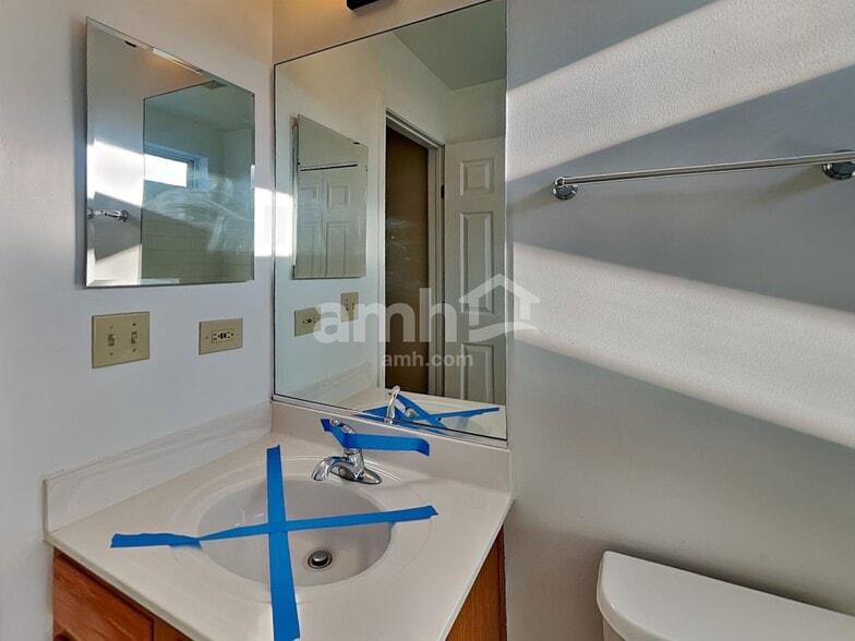 Building Photo - 626 David St