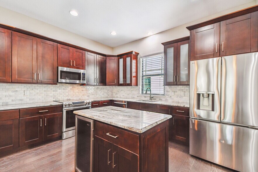 Building Photo - 622 S Matanzas Ave