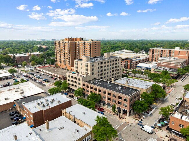 Building Photo - 10 S Dunton Ave