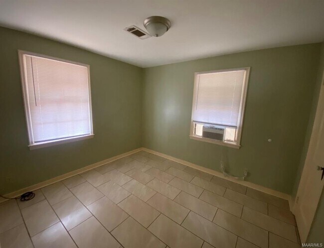 Building Photo - 508 Glenmore Rd