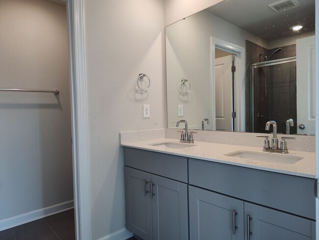 Building Photo - Beautiful 3 bedroom, 2.5 bathroom townhome in Belterra!