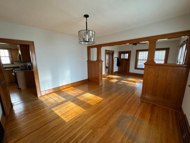 Building Photo - 1002 B St