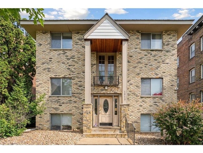 Building Photo - 1913 Emerson Ave S