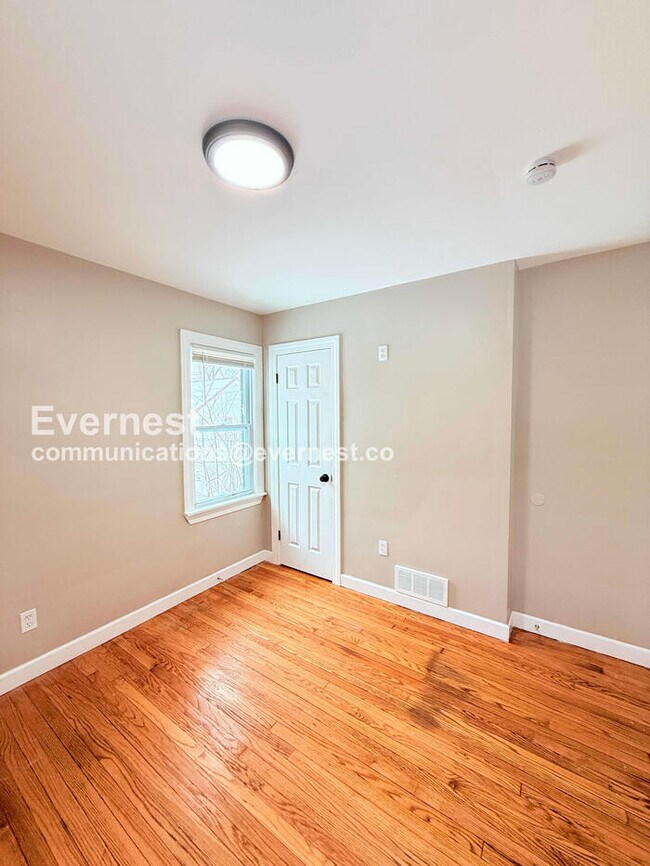 Building Photo - 15472 Lauder St