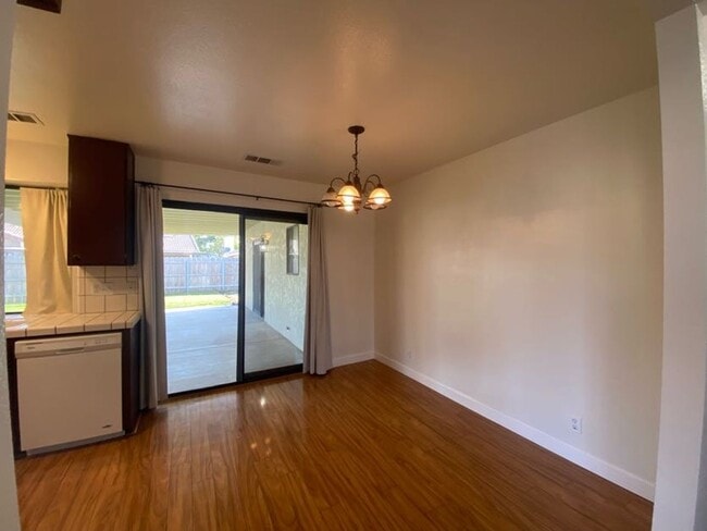 Building Photo - 1947 Henshaw Ave