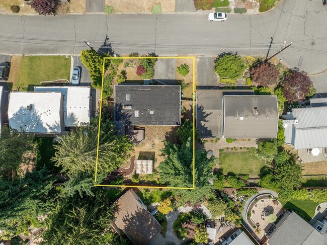 Building Photo - Beautifully Remodeled 3 Bed/2 Bath Edmonds...