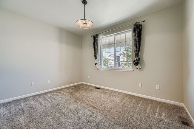 Building Photo - Stunning home in Lafayette!