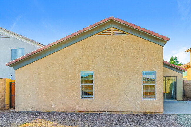 Building Photo - 1944 W Vineyard Plains Dr