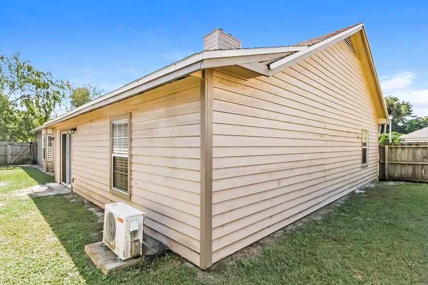 Building Photo - 8895 Chambore Dr