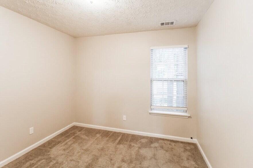 Building Photo - 850 Chaseridge Dr