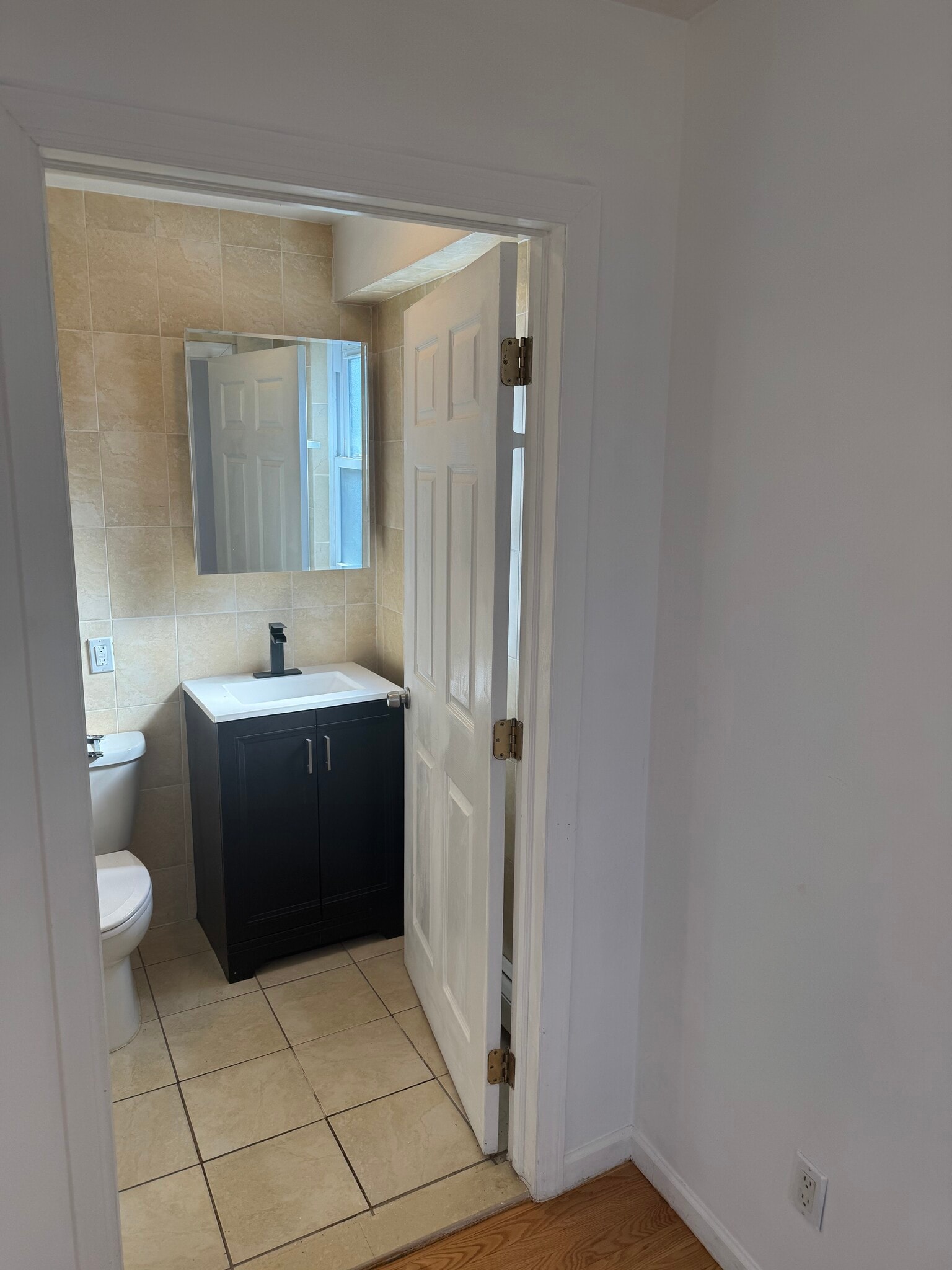 Building Photo - 1027 Wilcox Ave