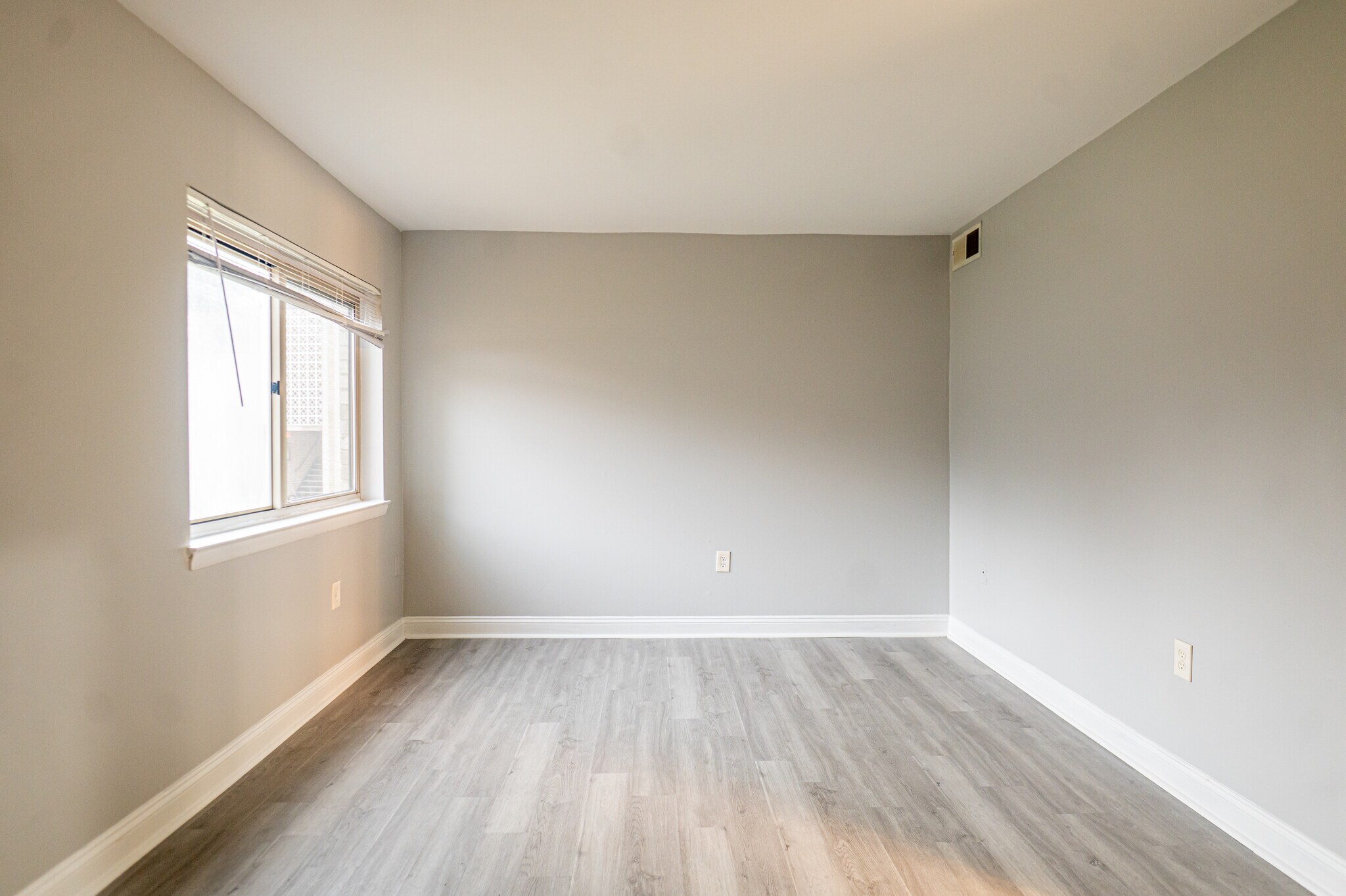 Building Photo - 12211 Braxfield Ct