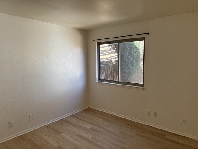 Building Photo - 532 Berry Rd NW