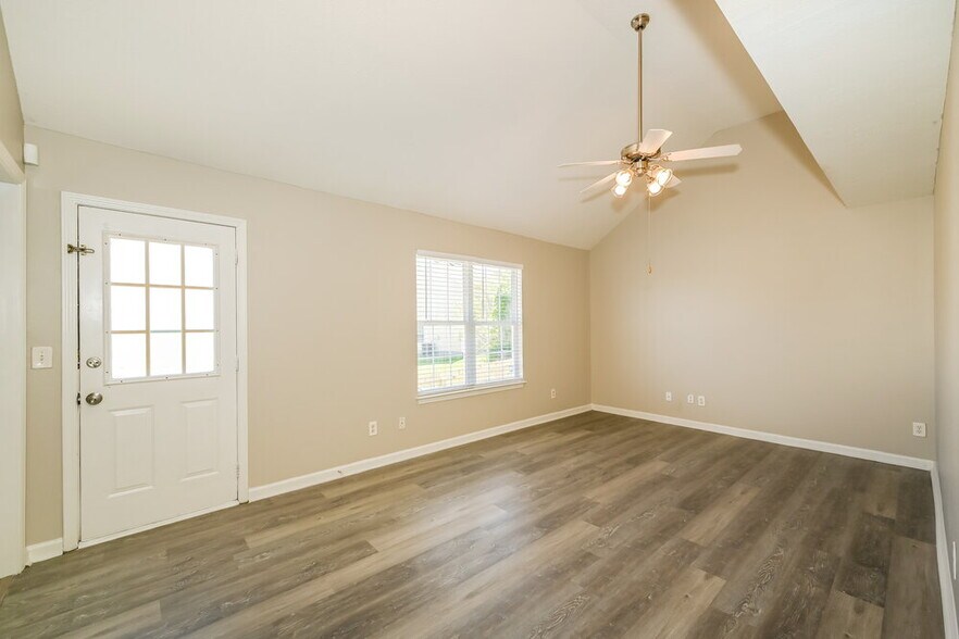 Building Photo - 1303 Tonya Dr