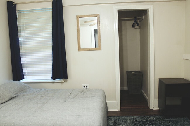 Building Photo - 2529 Napier Ave