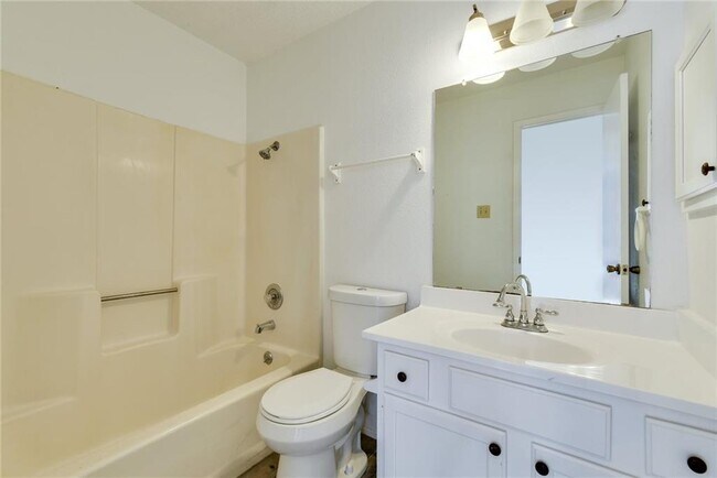 Building Photo - 16803 Pocono Dr