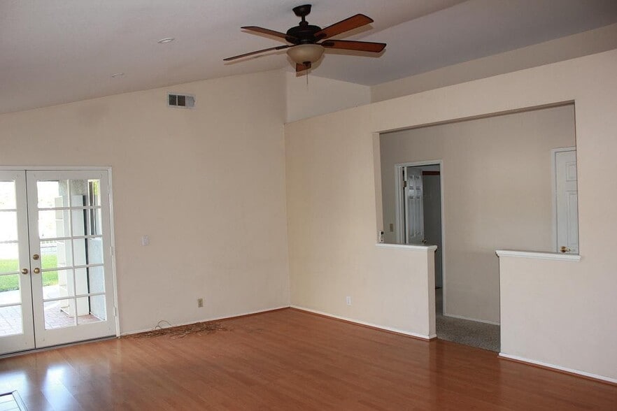 Building Photo - 28620 Avocado Pl