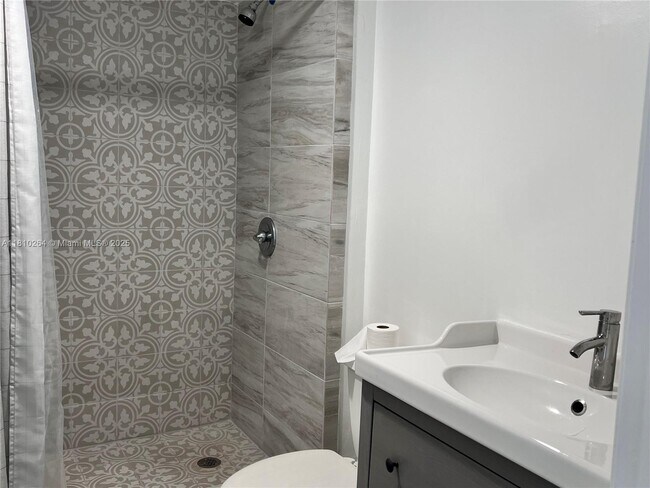 Building Photo - 20515 E Country Club Dr
