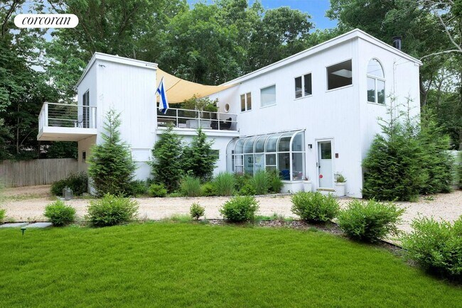 Building Photo - 997 Springs Fireplace Rd