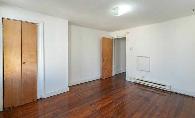 Building Photo - 2127 Morris St