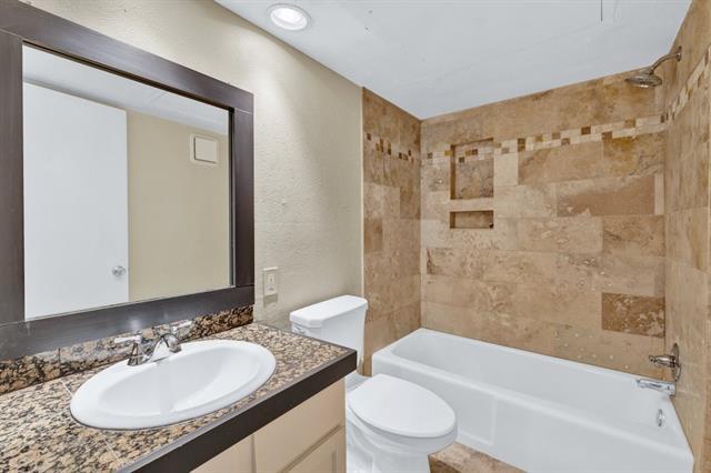 Building Photo - 6808 Eastridge Dr