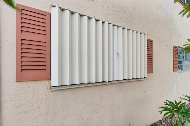 Building Photo - 500 SW 2nd Ave