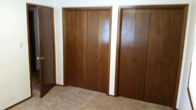 Building Photo - Fandre Dr 2823-2825