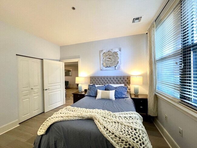 Building Photo - 1393 Washington St