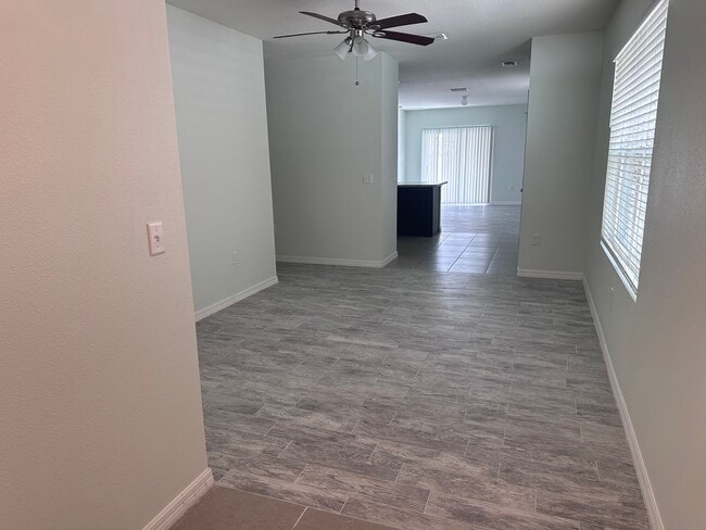 Building Photo - 3/2 house no carpet located in Sun City Center