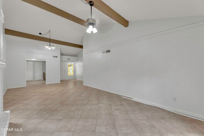 Building Photo - 620 Lakeway Dr