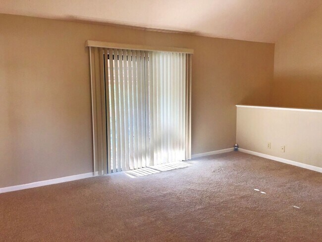 Building Photo - Myrtle Beach - 2 Bedroom / 2 Bathroom Town...