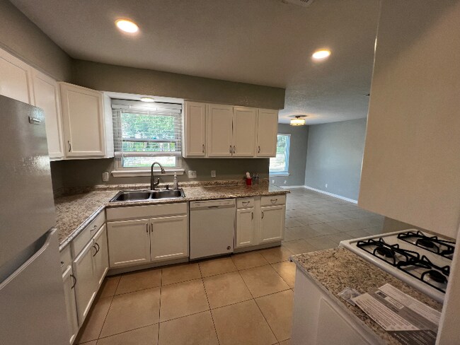 Building Photo - 1103 Floradale Dr