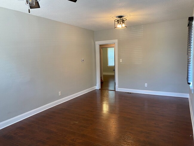 Building Photo - Beautiful Renovated Home with Garage!