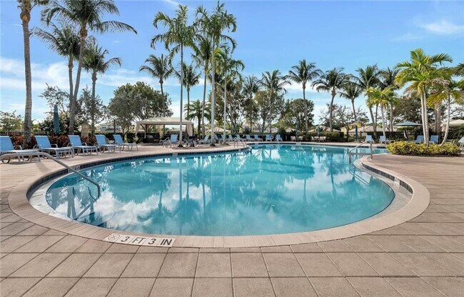 Building Photo - ***STUNNING FURNISHED/ UNFURNISHED ANNUAL*...