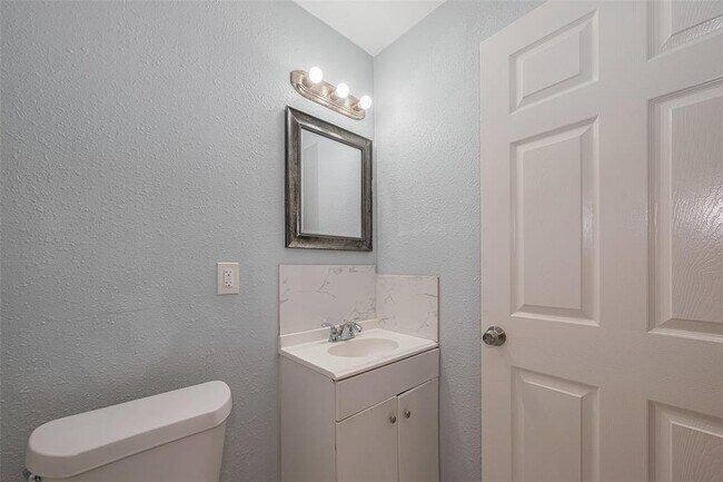 Building Photo - 4906 Larkspur St
