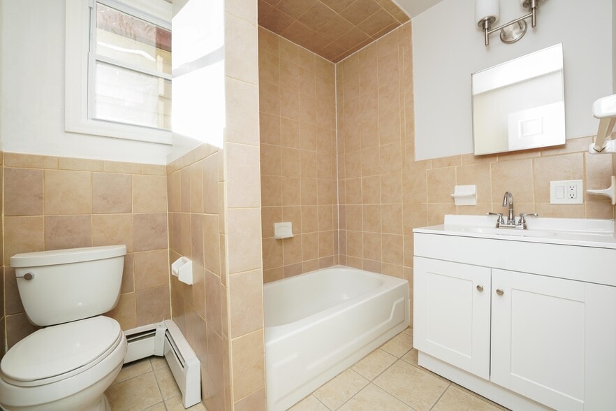 Building Photo - 104 Cambridge Ave