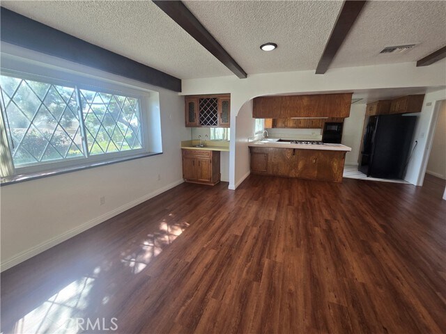 Building Photo - 9388 Valley View St