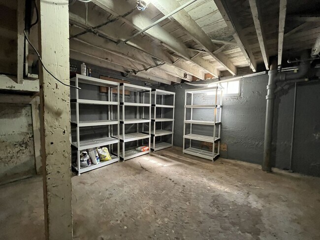 Building Photo - Charming St. Johns Bungalow with Fireplace, Bonus Space & Large Backyard