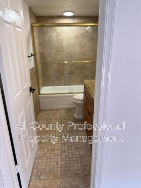 Building Photo - 7111 Miami Lakes Dr