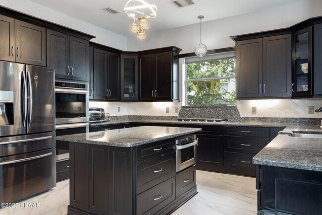 Building Photo - 3548 John Anderson Dr