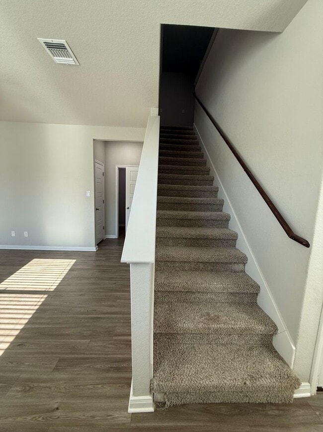 Building Photo - Charming 3-Bedroom Duplex in New Braunfels...