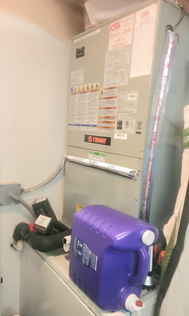 Building Photo - 310 Knotty Pine Cir