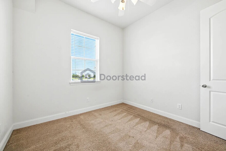 Building Photo - 2518 Plumas Dr