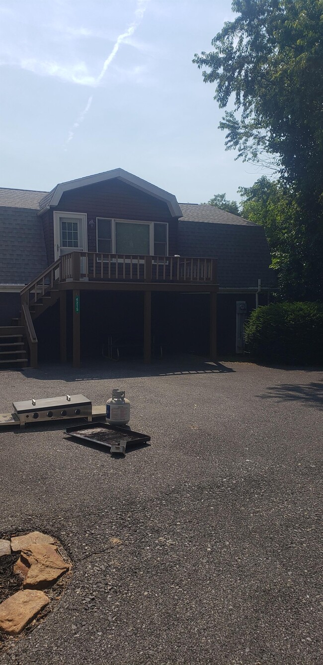 Building Photo - 4215 Valley Rd