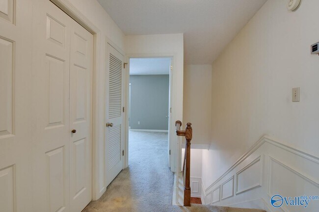 Building Photo - 1008 Heatherwood Dr SE