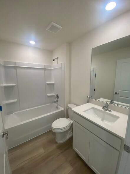 Building Photo - 11486 Memorial Dr
