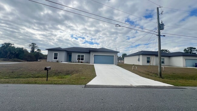 Building Photo - Stunning 3 Bedroom, 2 Bath Home in Palm Bay!