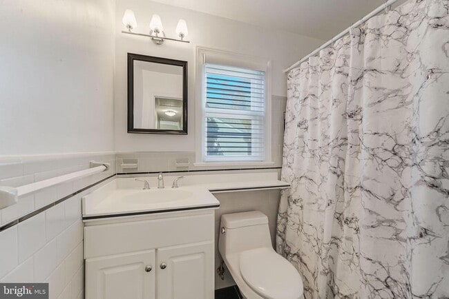 Building Photo - 3867 Chesterbrook Rd