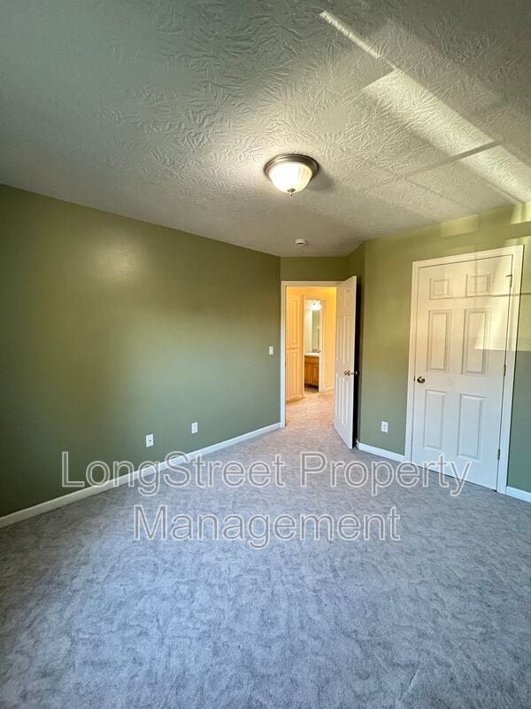 Building Photo - 852 Marilyn Dr